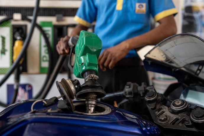 March 10, 2026, New Delhi, India: A petrol pump attendant fills fuel in a bike at a petrol station. Oil prices rose on Tuesday as geopolitical tensions linked to Iran and the Strait of Hormuz continued to shape market sentiment. Brent crude traded at 1.67