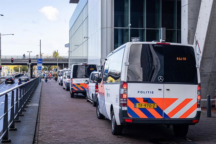 Archivo - Arquivo - 11 de setembro de 2025, Haia, Holanda do Sul, Países Baixos: Vários manifestantes se reuniram hoje em frente ao Ministério das Relações Exteriores, em Haia. Eles pediram ao governo holandês que aumentasse a pressão sobre Israel, após u