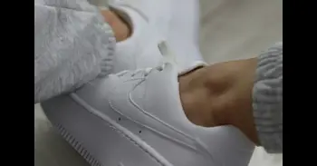 ¿Zapatillas blancas sucias? Estos métodos devuelven el blanco a su estado original