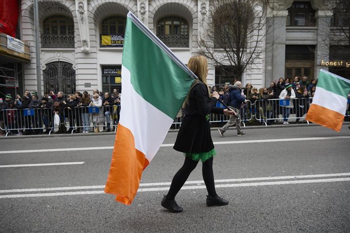 Archivo - Archivo.- Desfile de San Patricio en la Gran Vía