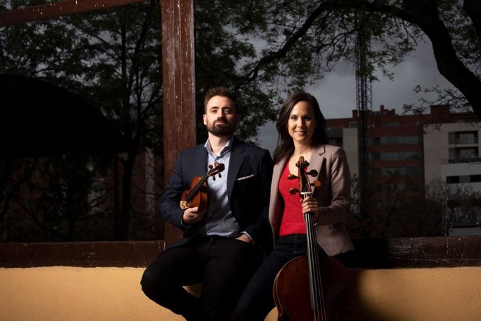 Daniel Pinteño (Violín) Y Ester Domingo (Violonchelo), Integrantes De Concerto 1700,