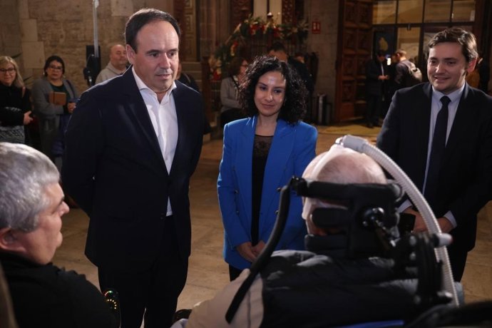 Pérez Llorca avanza que la Generalitat resuelve los primeros expedientes de Grado III+ para personas con ELA con ayudas de hasta 9.850 euros mensuales