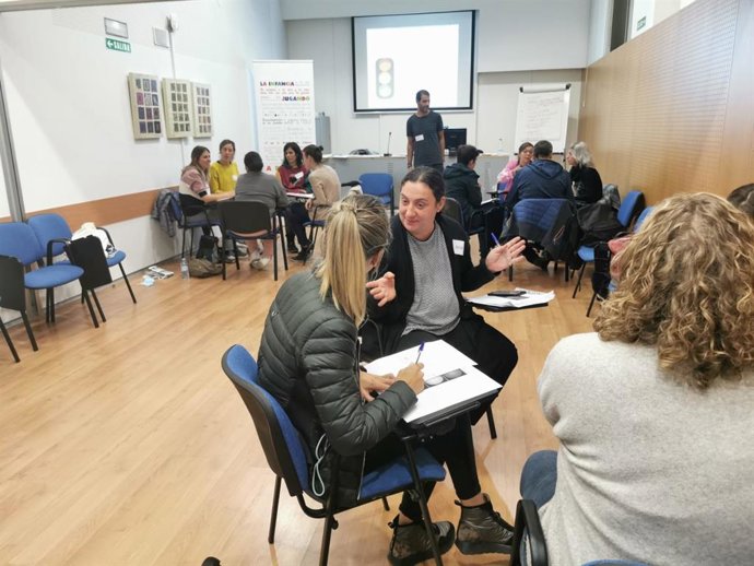 Imagen de uno de los talleres organizados por la Escuela de Salud Navarra.