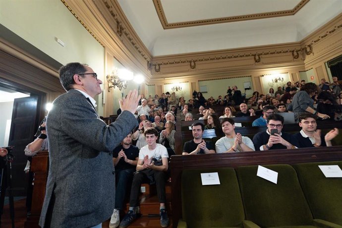 Archivo - El rector electo de la Universitat de València (UV), Juan Luis Gandía