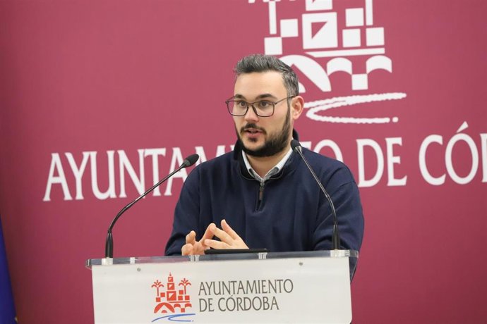 Archivo - Imagen de archivo del viceportavoz de Hacemos Córdoba en el Ayuntamiento de la capital, Iván Fernández.