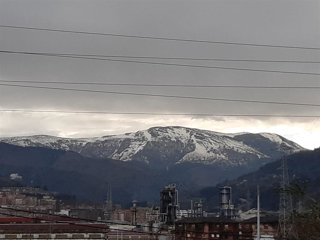 Archivo - Monte nevado en Bizkaia.