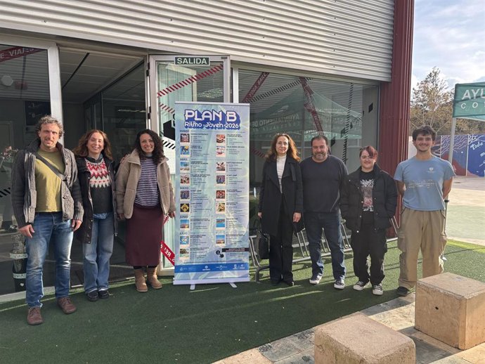 Manolo Gálvez, concejal de Juventud, presentó la programación en el Espacio Joven junto a María Luisa Barreda del Olmo, responsable de la Unidad de Coordinación contra la Violencia sobre la Mujer de la Delegación del Gobierno