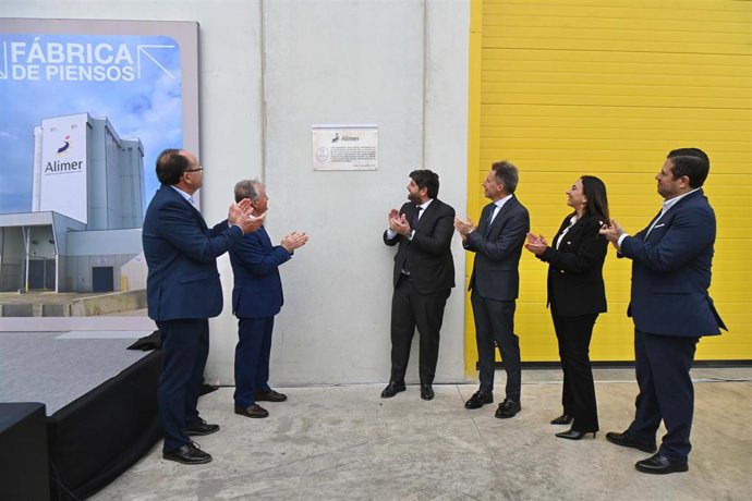 El presidente de la Comunidad, Fernando López Miras, en la inauguración de la nueva fábrica de piensos de la cooperativa Alimentos del Mediterráneo (Alimer)