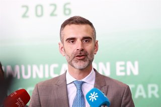 El consejero de Agricultura, Pesca, Agua y Desarrollo Rural, Ramón Fernández-Pacheco, atiende a los medios antes de intervenir en la inauguración de las XXXI Jornadas Técnicas COVAP 2026. A 5 de marzo de 2026 en Pozoblanco, Córdoba (Andalucía, España). 