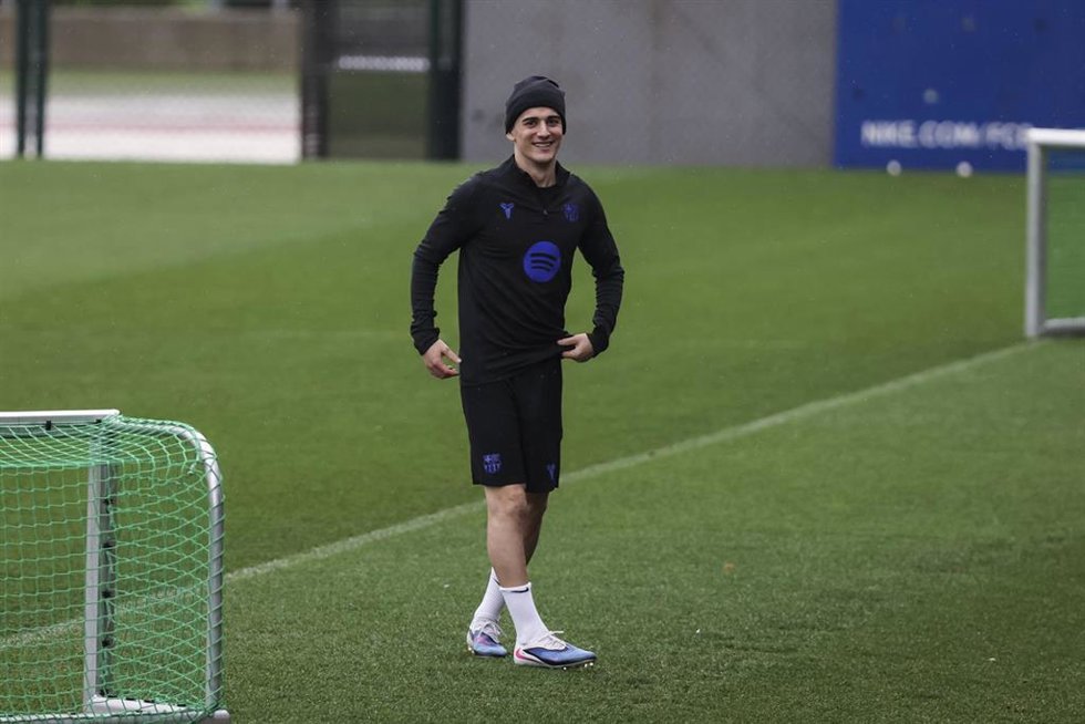 Gavi durante un entrenamiento del FC Barcelona