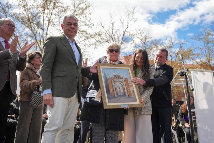 El alcalde de Sevilla, José Luis Sanz, en el homenaje a María del Mar Tristán.