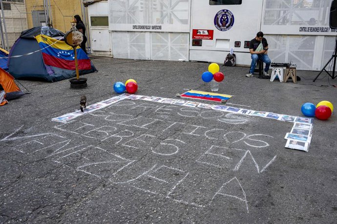 Archivo - Arquivo - 1º de fevereiro de 2026, Caracas, Miranda, Venezuela: Acampamento montado por mães e familiares de presos políticos na Venezuela, que desde 8 de janeiro dormem em barracas e colchões enquanto aguardam a libertação de seus entes querido