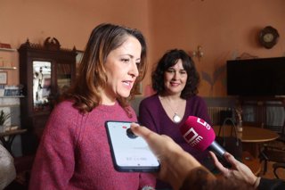 Cristina Maestre en atención a medios.