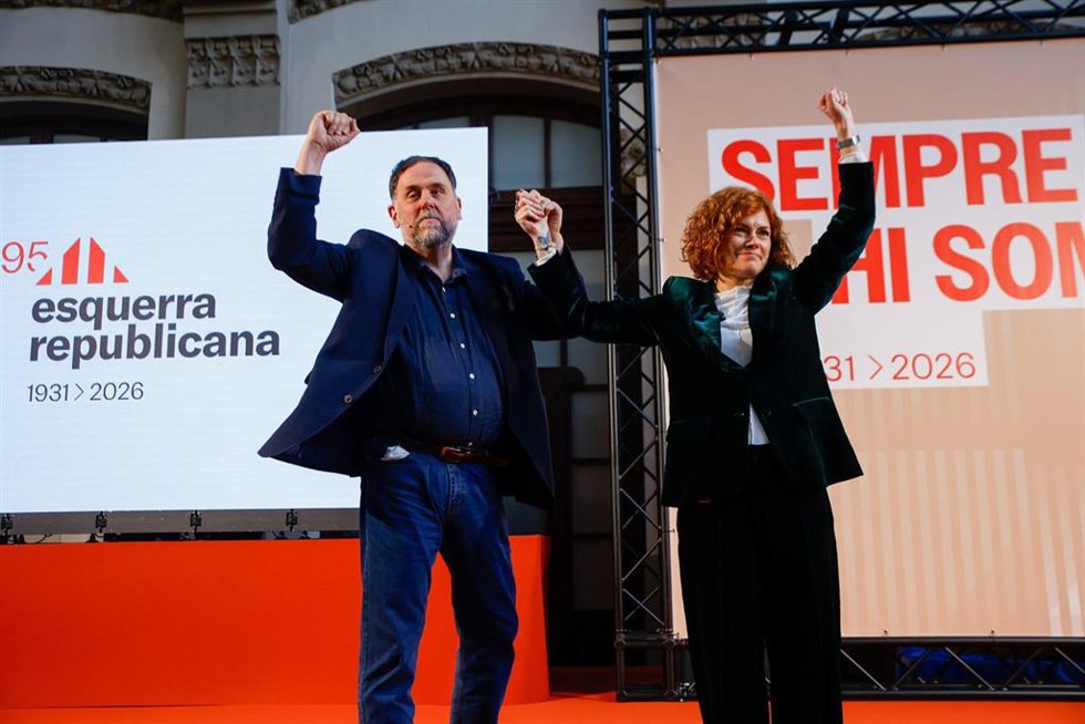 El presidente de ERC, Oriol Junqueras, y la sceretaria general de la formación, Elisenda Alamany, durante el acto de los 95 años de ERC