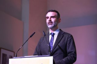 El consejero de Agricultura, Pesca, Agua y Desarrollo Rural de la Junta de Andalucía, Ramón Fernández-Pacheco, interviene dentro del acto de entrega del XVIII Premio Simón de Rojas Clemente. A 11 de marzo de 2026 en Sevilla (Andalucía, España). 