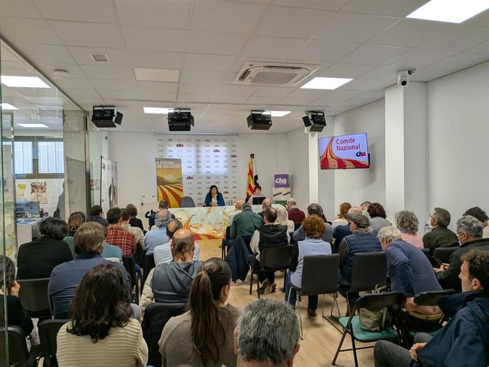 Reunión del Comité Nacional de CHA este sábado en la que se ha decidido la convocatoria el próximo 18 de abril en Alcañiz de una asamblea para elegir al presidente de la formación tras la muerte de Joaquín Palacín.