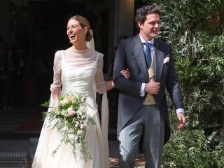 Myriam Gonzalo y Luis Domecq salen de la Parroquia de Santa María Magdalena tras darse el sí quiero