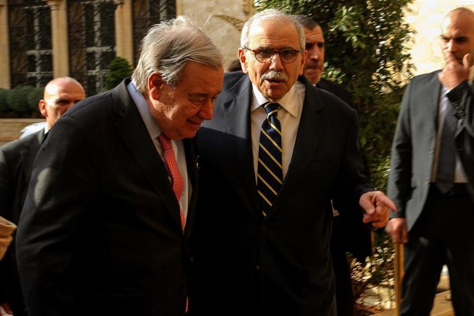Antonio Guterres visita Líbano acompañado del primer ministro Nawaf Salam, a 14 de marzo de 2026 