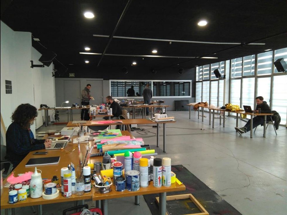 Archivo - Artistas trabajando el proyectos