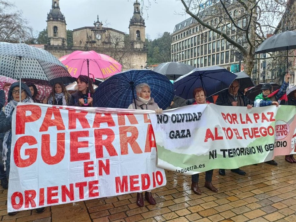Concentración de 'Parar la guerra' en Bilbao