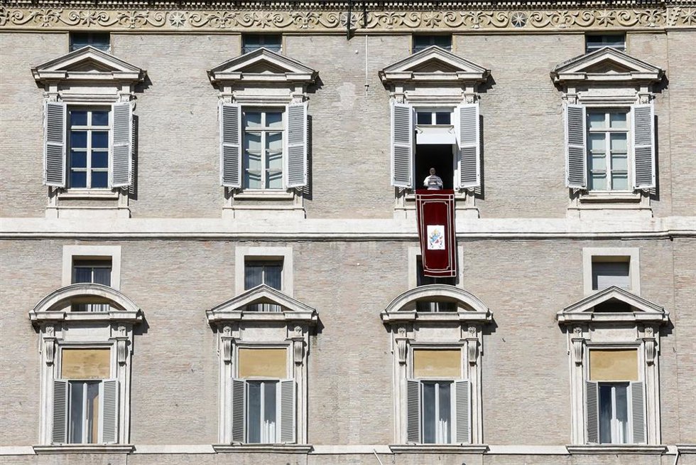 El Papa durante el rezo del Ángelus el 15 de febrero de 2026.