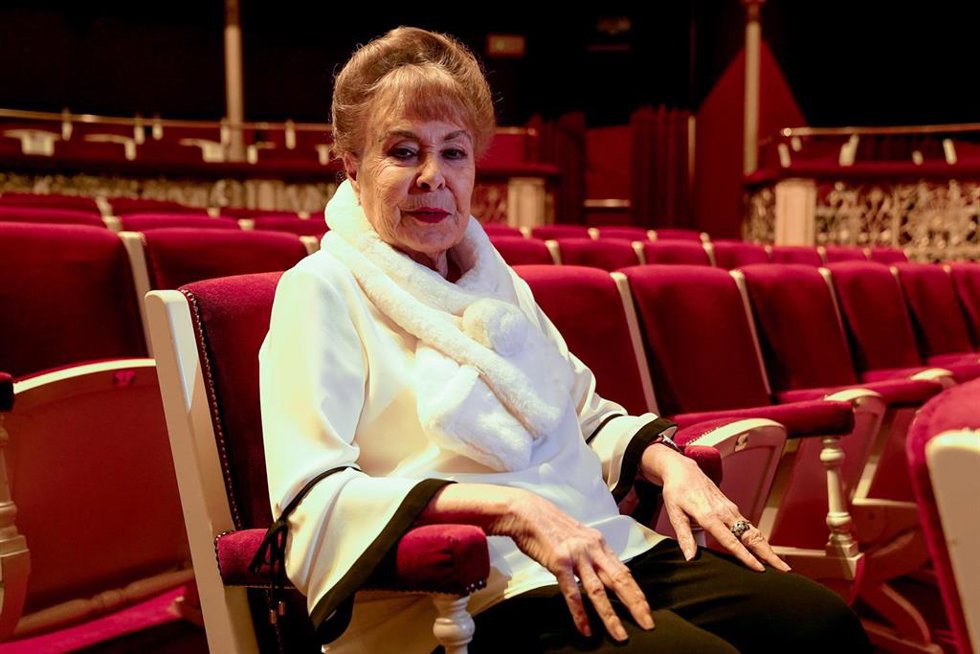 Archivo - La actriz Gemma Cuervo durante una entrevista para Europa Press en el Teatro María Guerrero, a 15 de junio de 2021, en Madrid (España). 