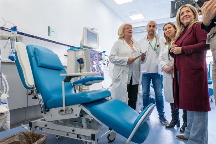 Visita de la delegada territorial de la Consejería de Sanidad en Jaén, Elena González, al Hospital Universitario de Jaén.