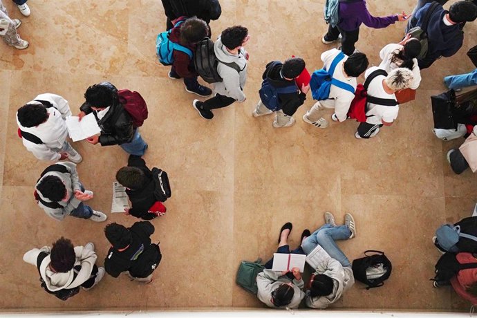 Archivo - Alumnos durante o primeiro día de selectividade en Galicia, a 3 de xuño de 2025, en Santiago de Compostela, A Coruña, Galicia (España).