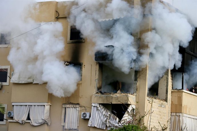 HARET SAIDA, March 15, 2026  -- Smoke billows out of a building hit by Israeli drone strikes in Haret Saida, Lebanon, March 14, 2026.   Lebanon's Public Health Ministry said the death toll from Israeli attacks in the country since March 2 has risen to 826