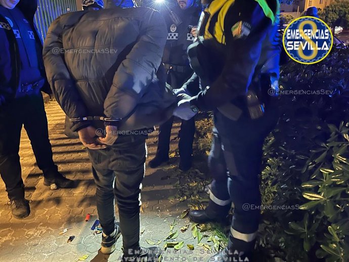Imagen difundida por X (antes Twitter) del detenido por robo con violencia en la calle Clemente Hidalgo de Sevilla.
