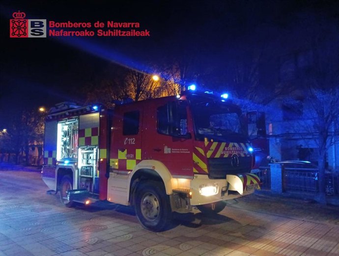Caminhão de bombeiros no local do incêndio.