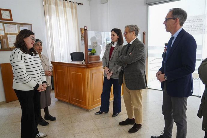 El presidente de la Diputación de Córdoba, Salvador Fuentes, visita la residencia Jesús Nazareno de Pozoblanco (Córdoba).