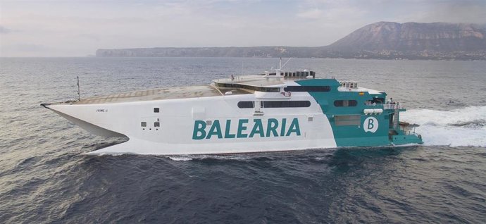 Archivo - Un barco de Baleària.