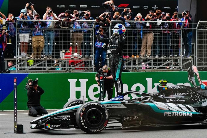 15 March 2026, China, Shanghai: Mercedes' Kimi Antonelli stands on his f1 car celebrating after winning at Shanghai International Circuit during the race at the F1 Chinese Grand Prix, Shanghai, China. Photo: Peter Li/Nexpher via ZUMA Press Wire/dpa