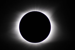 Archivo - The total solar eclipse seen from Casper, Wyoming (US), by a team of ESA astronomers. The image shows the moment of totality, when the Moon passed directly in front of the Sun, blocking its light and revealing the details of the Sun’s atmosphere