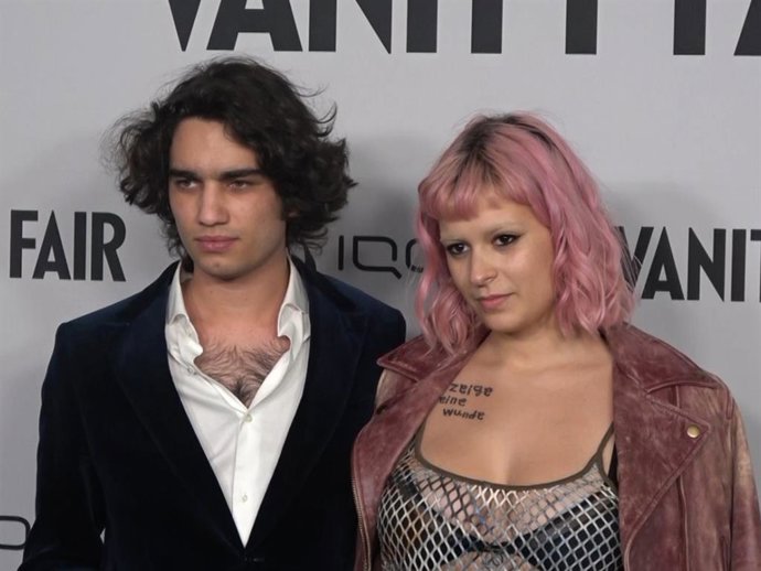 Dora Postigo, hija de Bimba Bosñe, y el nieto de Raphael, Nicolás Martos, presumen de amor en el Festival de Málaga