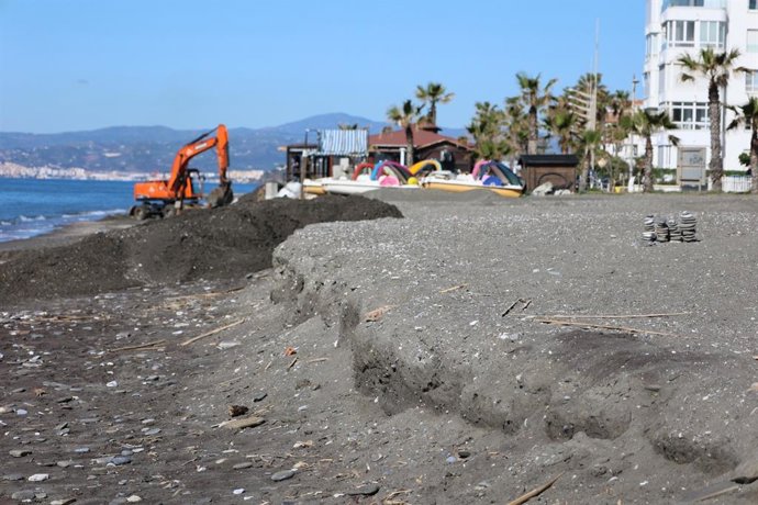 El Ayuntamiento de Torrox inicia con fondos propios la adecuación de las playas de cara a la Semana Santa