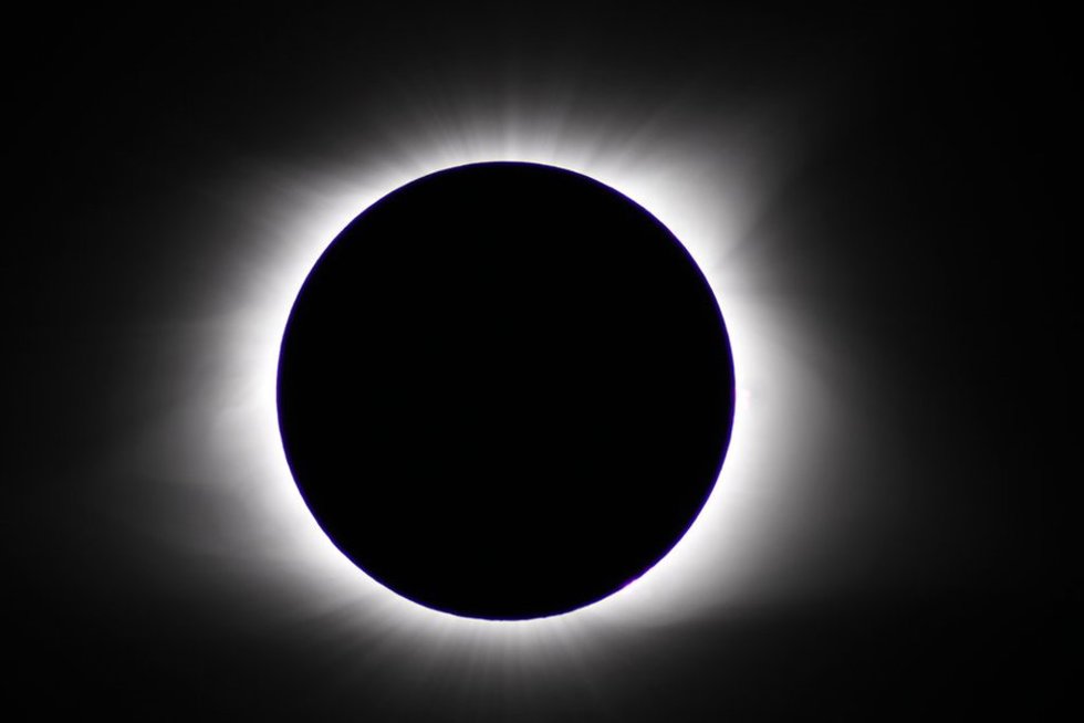 Archivo - The total solar eclipse seen from Casper, Wyoming (US), by a team of ESA astronomers. The image shows the moment of totality, when the Moon passed directly in front of the Sun, blocking its light and revealing the details of the Suns atmosphe