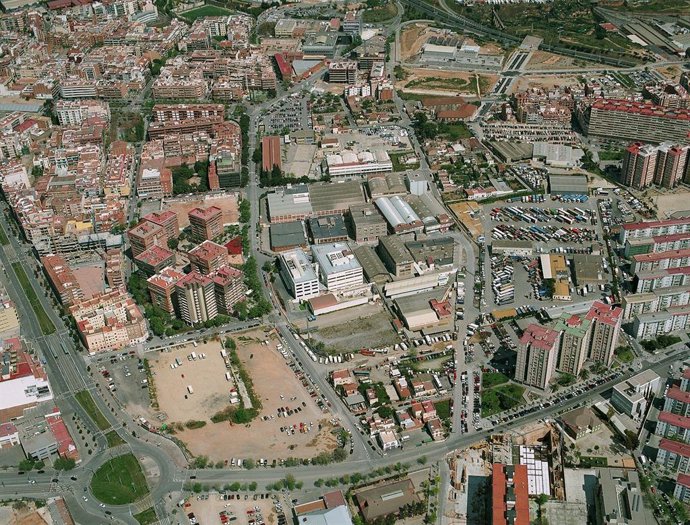 Vist aérea del sector de Esplugues de Llobregat (Barcelona) en el que se edificarán las viviendas.