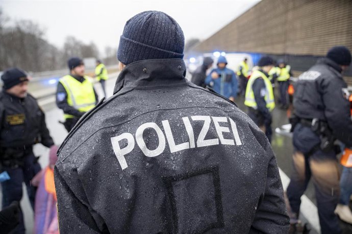 Archivo - Agente de la Policía en Austria (archivo)