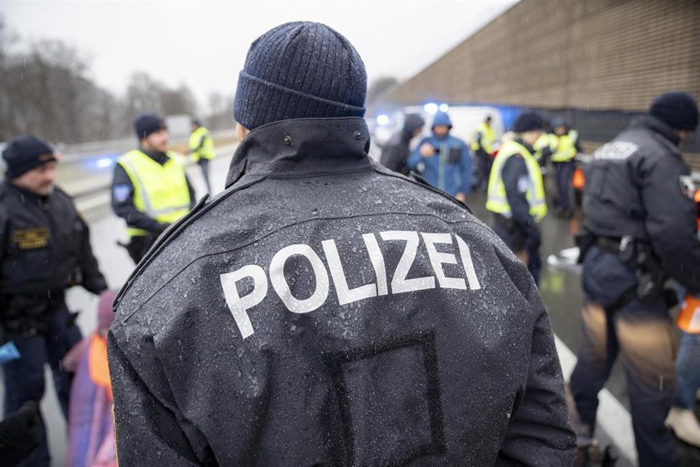 Archivo - Agente de la Policía en Austria (archivo)