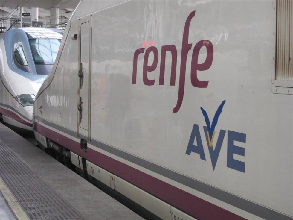 Archivo - Imagen de archivo de tren de Alta Velocidad.