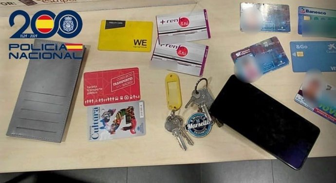 Objetos robados en el almacén del restaurante.