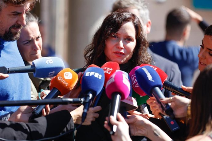 Isabel Díaz Ayuso en el Tanatorio Parcesa La Paz de Tres Cantos, para dar el último adiós a Gemma Cuervo, a 15 de marzo de 2026, en Tres Cantos, Madrid (España).