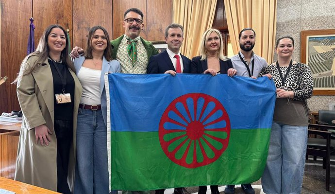 Representantes de las entidades que trabajan por la promoción de las y los gitanos en el día de aprobación en pleno del Consejo Local de Participación del Pueblo Gitano .