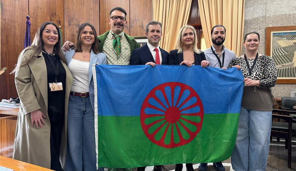 Representantes de las entidades que trabajan por la promoción de las y los gitanos en el día de aprobación en pleno del Consejo Local de Participación del Pueblo Gitano .
