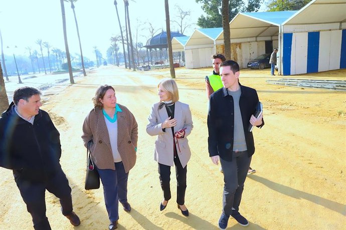 La alcaldesa de Jerez, María José García-Pelayo, en su visita al Parque González Hontoria.