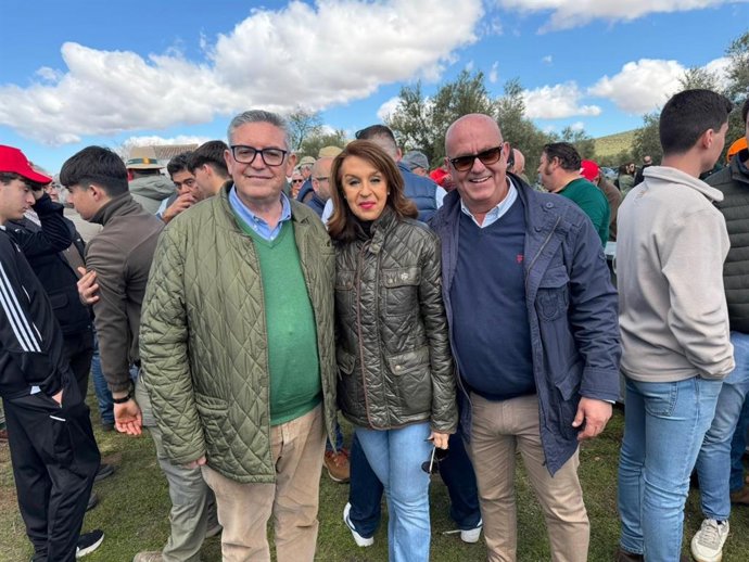El vicepresidente de las Cortes de Castilla-La Mancha, Santiago Lucas-Torres, Santiago Lucas-Torres ha acompañado al alcalde de Mora, Emilio Bravo, en el XXIX Concurso Regional de Poda de Oliva.