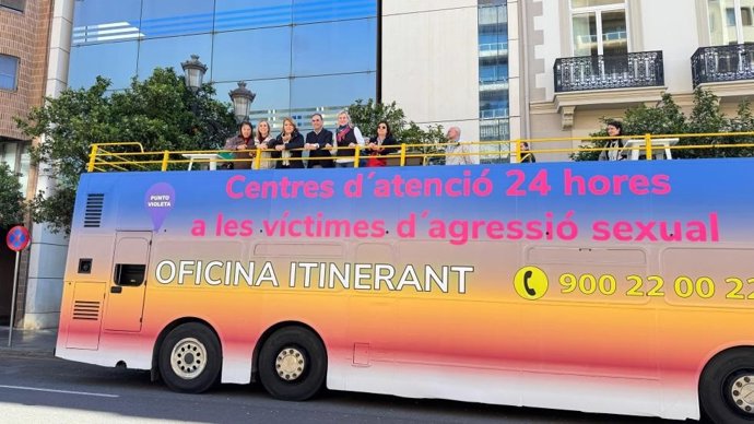 Autobús Instalado En València En Fallas Para  Ofrecer Servicio De Atención, Prevención E Información A Posibles Víctimas De Agresiones Sexuales