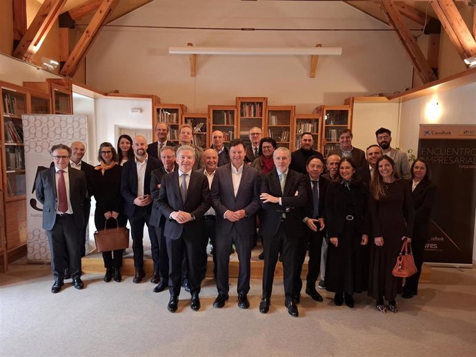 Más de una veintena de empresarios segovianos participan en una jornada de la FES y CaixaBank en La Granja